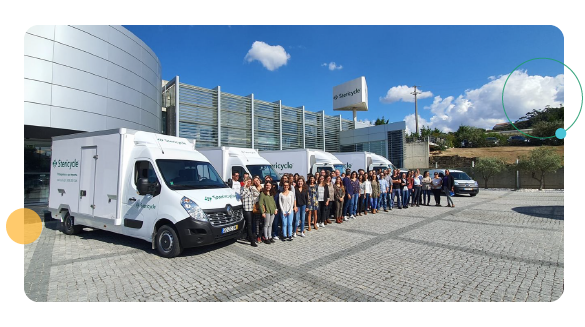 foto de viaturas e colaboradores sede Torres Vedras
